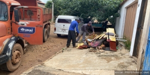Serviço de roçagem, coleta e limpeza segue intenso em toda a cidade