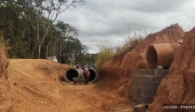 antes-das-chuvas-avanca-o-servico-de-drenagem-na-via-de-acesso-ao-riviera-park