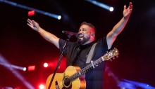 clamor-pela-vida-cantor-gospel-fernandinho-faz-show-em-unai-no-domingo-3-8