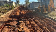 pavimentacao-de-vias-intransitaveis-rua-dos-colibris-no-agua-branca-2-sendo-preparada-para-asfaltamento