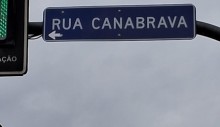 placas-trazem-setas-indicativas-de-sentido-do-transito