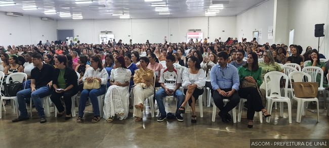 abertura-do-ano-letivo-reune-centenas-de-profissionais-da-educacao-municipal